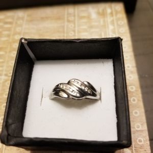 14 k white gold diamond ring sz 5